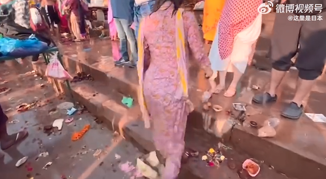 日本美女网红去印度恒河体验“净身仪式”，结果悲剧了（视频/组图） - 14