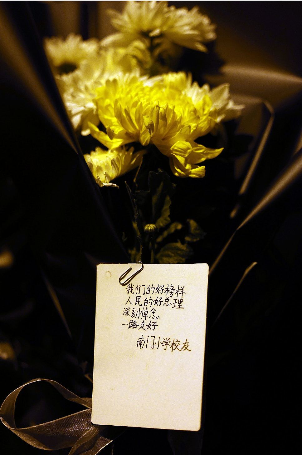 李克强突发心脏病逝世，遗体乘空运抵北京，合肥民众自发前往故居悼念（视频/组图） - 6