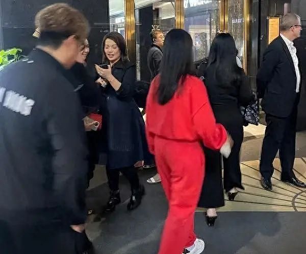 李湘和王岳伦罕见合体带女儿同游香港，评论区的想法出奇一致（组图） - 4