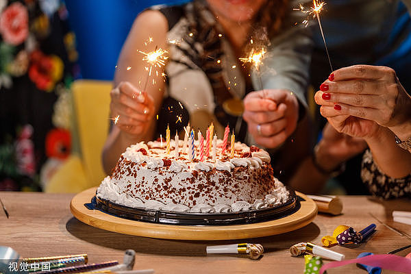 美研究：庆生吹蜡烛，竟让蛋糕表面细菌暴增1400%（组图） - 2