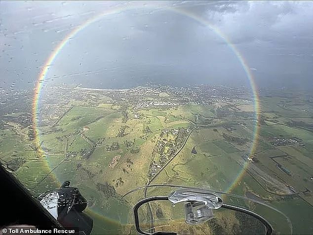 罕见圆形彩虹现身！澳洲飞行员独特视角绝美图惊艳网友（组图） - 2