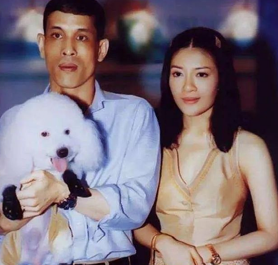 从脱衣舞女到泰国王妃，赤裸为狗跳舞，43岁削发为尼的她怎样了（组图） - 8