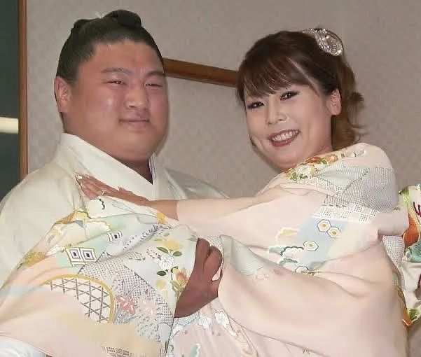 日本一美人妻家暴300斤丈夫，离婚分走5亿家产，近日却与出轨男陈尸公寓…（组图） - 10