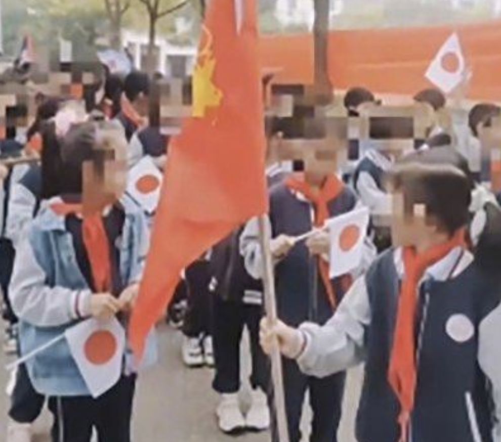 江苏小学生运动会举日本国旗被骂翻，校方灭火：模仿杭州亚运（视频/组图） - 1