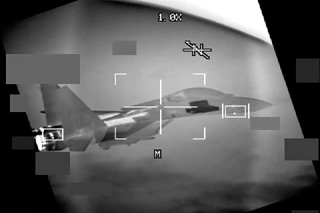 距离不足三米：美军方称中美军机在南海险相撞（图） - 1