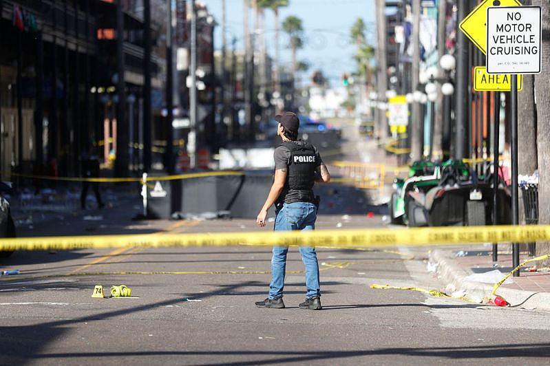 佛州坦帕万圣节活动枪案，众人惊逃躲桌下，2死18伤（组图） - 1