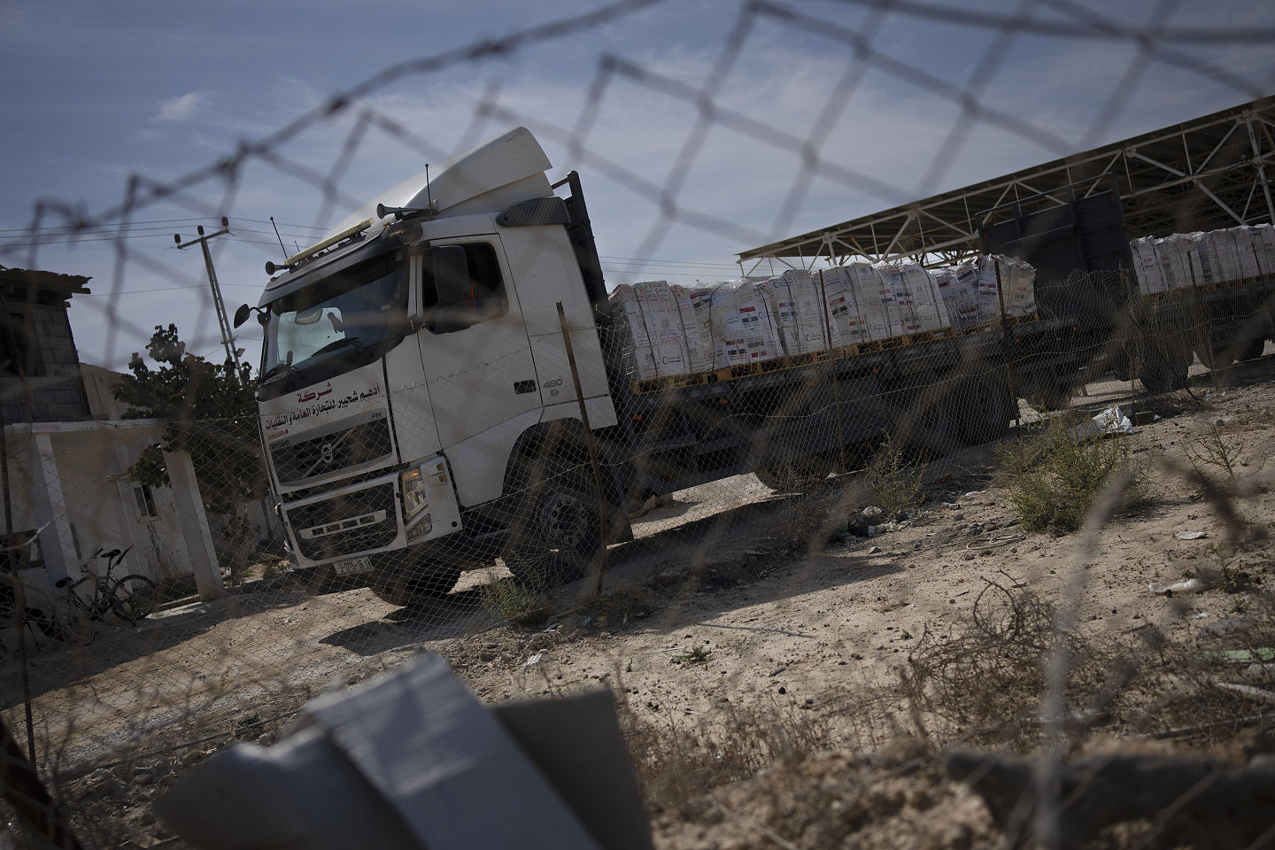 加萨难民闯仓库抢粮食！33卡车运史上最多物资入境！破8000死（组图） - 1