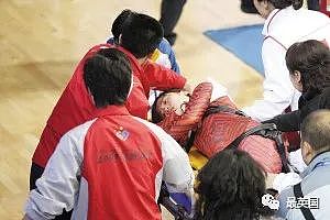 才29岁！冰球运动员在英国赛场被冰刀割喉不幸离世，鲜血喷溅冰场！全场观众都吓呆了...（组图） - 10