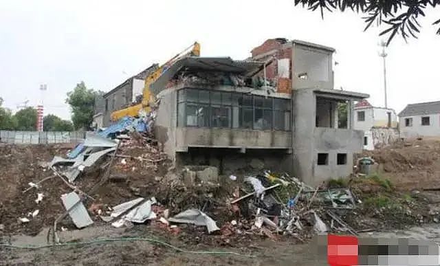 江苏退伍军人房屋被强拆，开车直接撞死拆迁人员：“都别活了”（组图） - 9