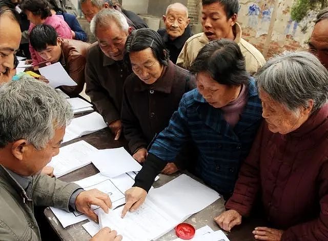 中国“断缴”社保的年轻人越来越多，退休老人谁来养（组图） - 2