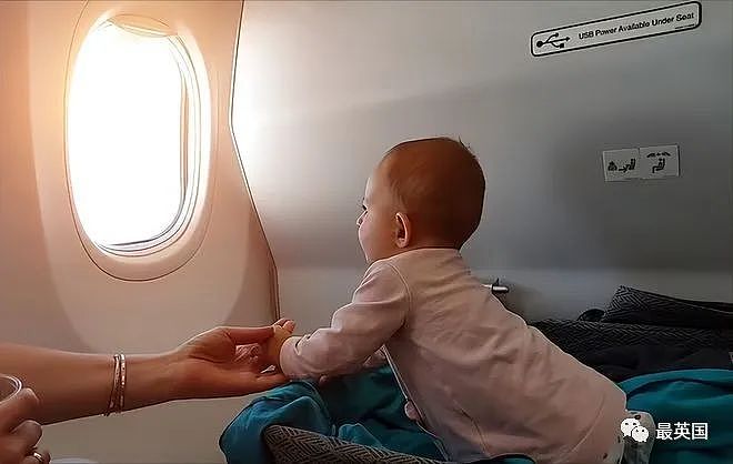 “臭死了”！英国妈妈飞机上给娃换尿布遭抵制，乘客愤怒要求“无儿童航班”！网友已吵翻…（组图） - 6