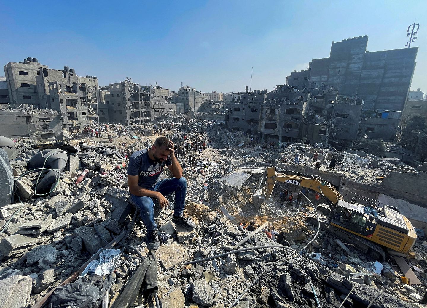 以色列炸难民营挨轰，专家称疑用JDAM炸弹，加沙男痛失30亲人（组图） - 5