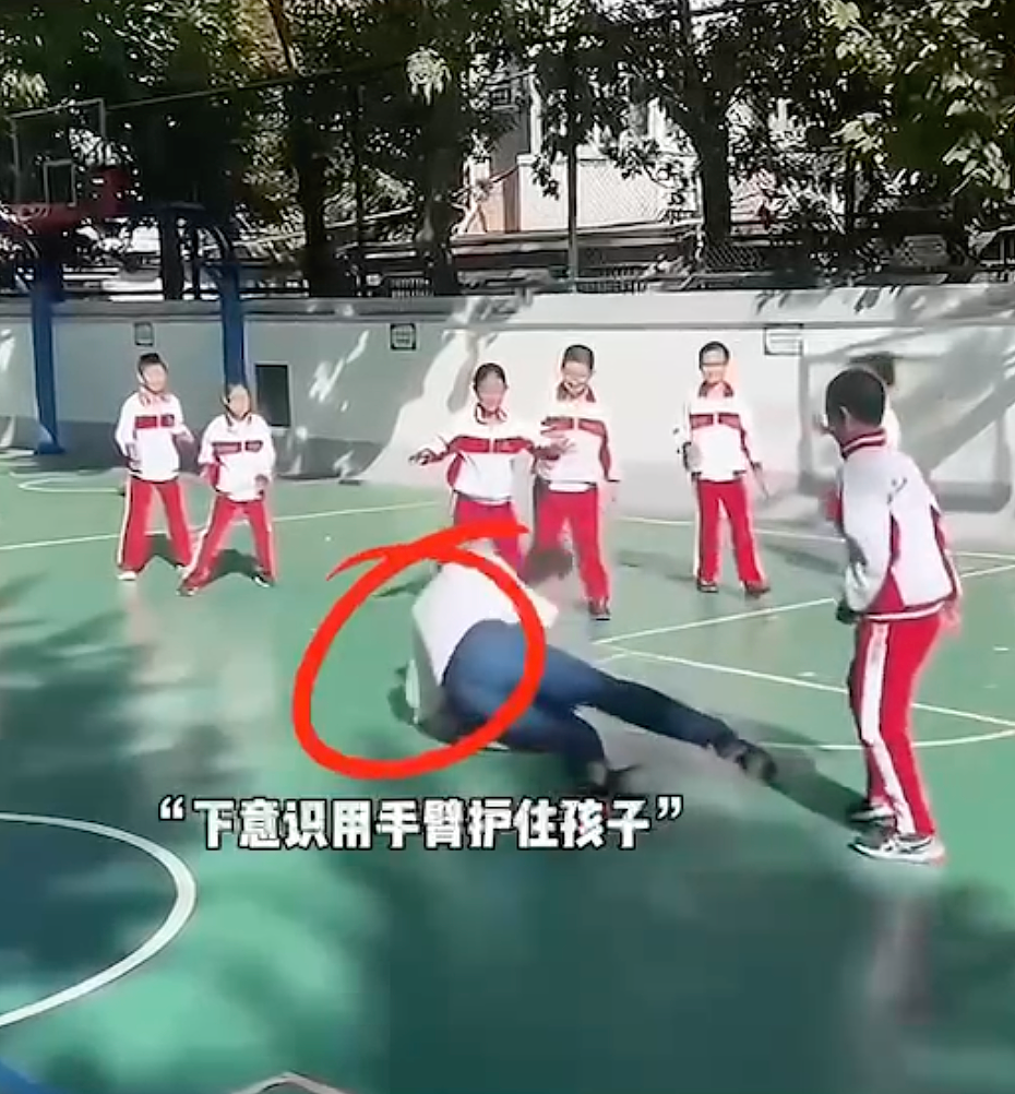 有意思！加州州长和北京小学生打篮球，一顿摔倒后：中美网友都吵翻天（组图） - 5