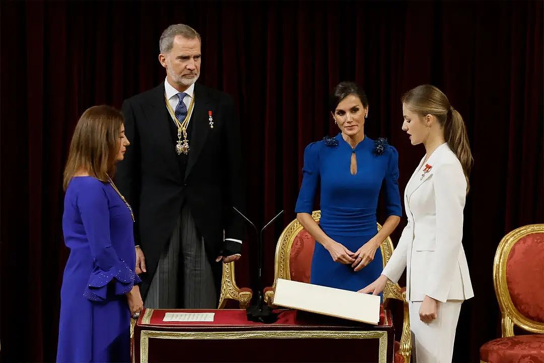 下一位女王！西班牙最美公主18岁成人礼震撼全球！正式宣誓成为王位继承人...（组图） - 1