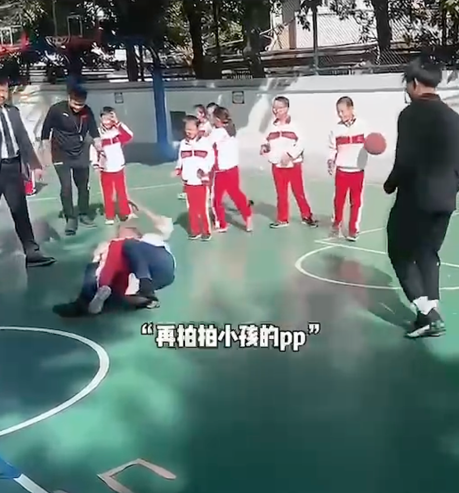 有意思！加州州长和北京小学生打篮球，一顿摔倒后：中美网友都吵翻天（组图） - 6