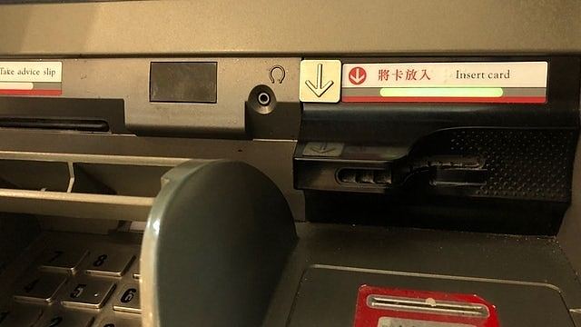 骗案新招？ATM揿钱突被女子指控“为啥挖我钱？”港男靠1物证清白（组图） - 3