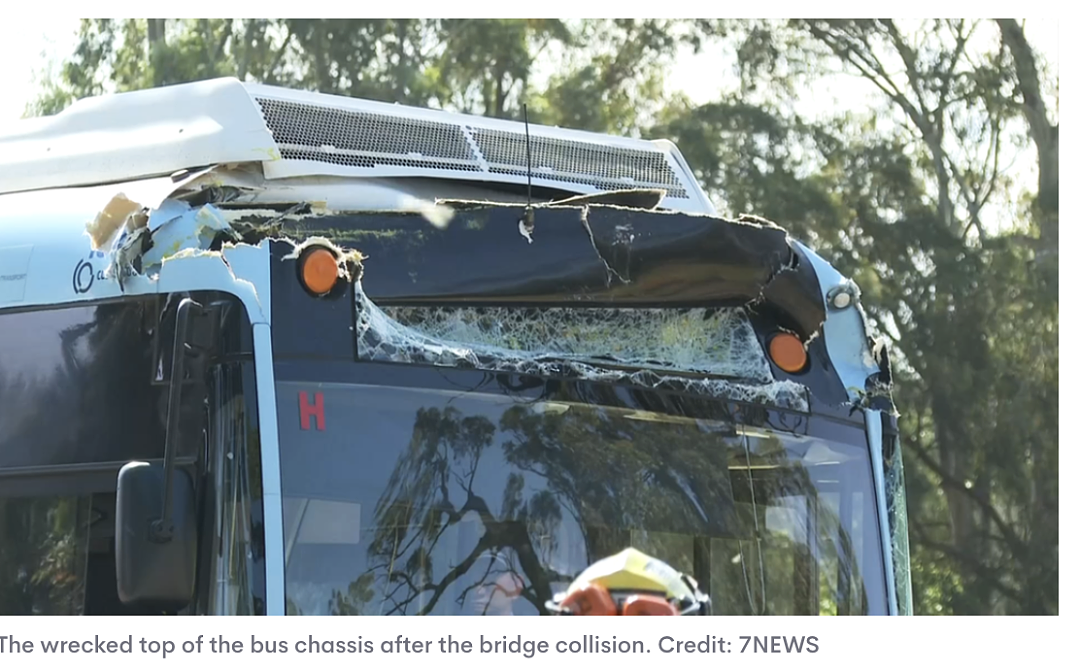 悉尼校车在大桥上发生车祸，30名学童在车上！现场一片混乱...（组图） - 8