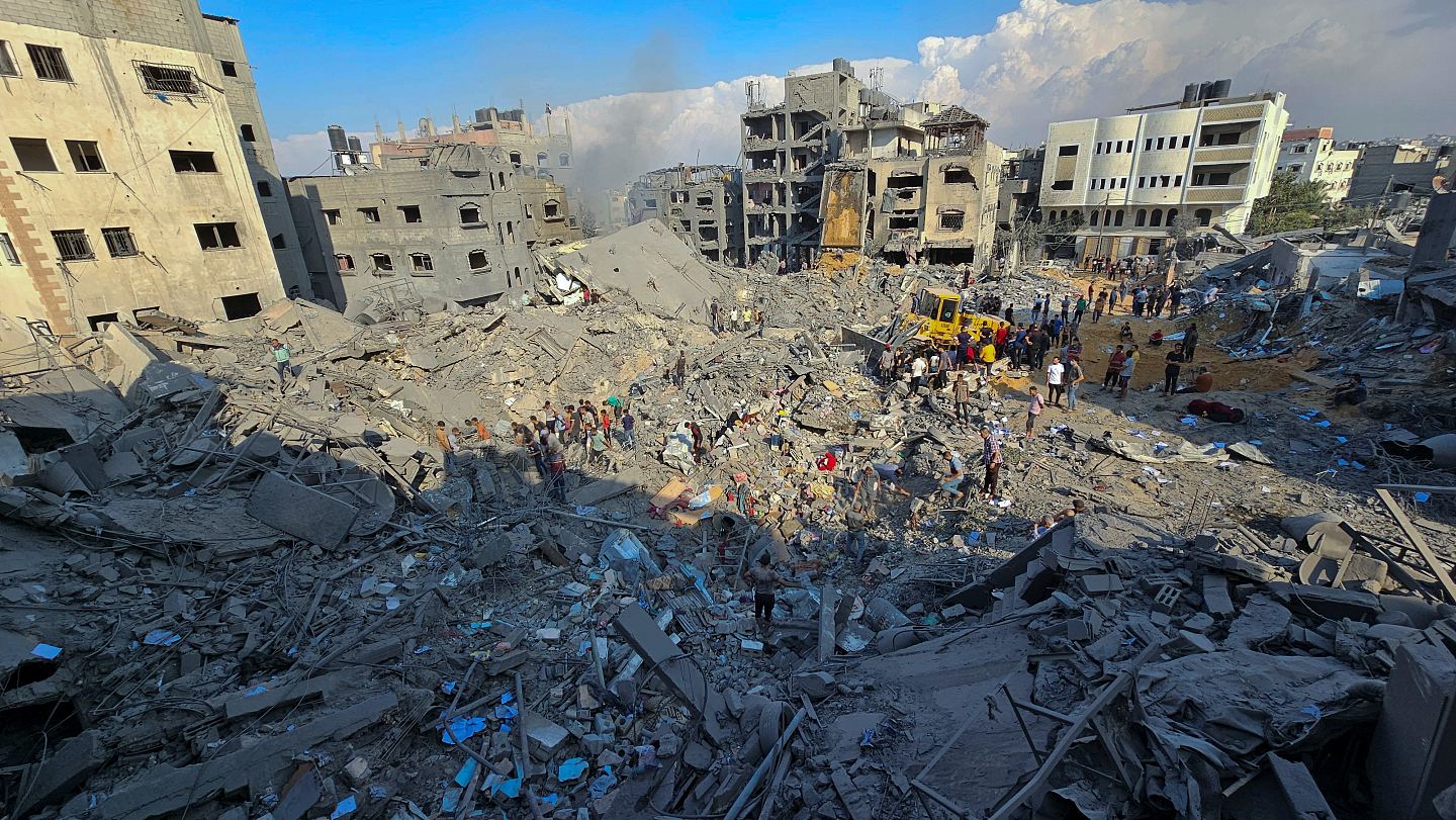 以色列炸难民营挨轰，专家称疑用JDAM炸弹，加沙男痛失30亲人（组图） - 3