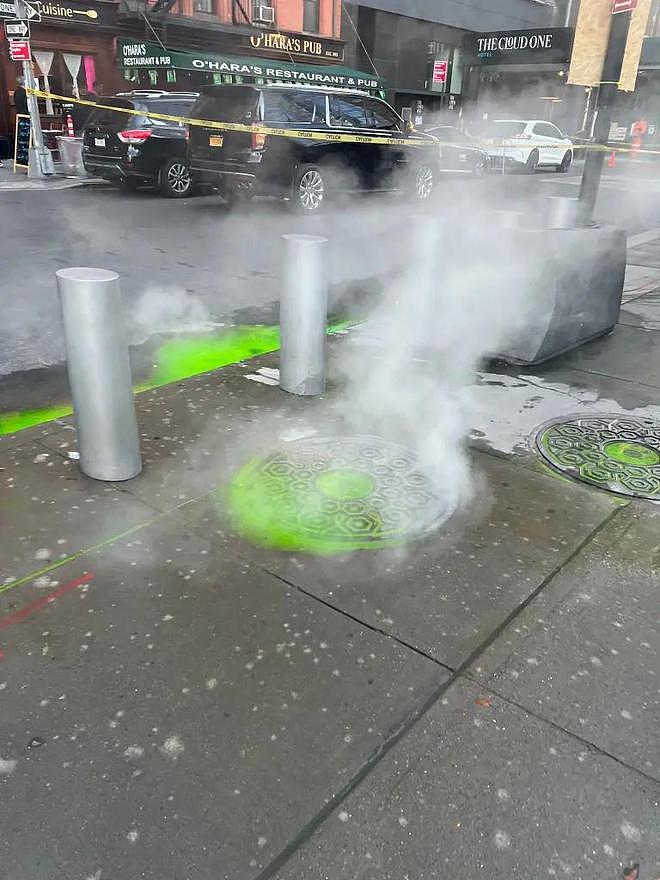 纽约街头涌出荧光绿色粘液，是否有毒存争议，网友：想起忍者神龟（组图） - 1