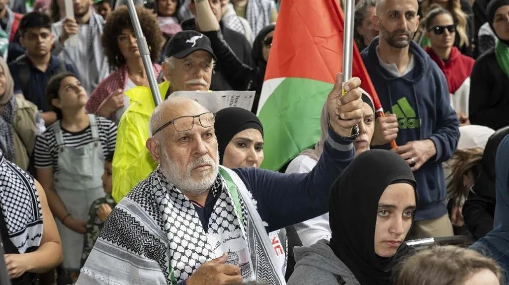 悉尼再次爆发亲巴勒斯坦集会！数千人涌上街头呼吁停战（组图） - 8