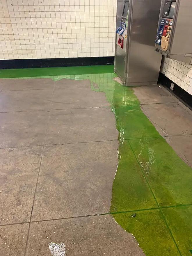 纽约街头涌出荧光绿色粘液，是否有毒存争议，网友：想起忍者神龟（组图） - 2