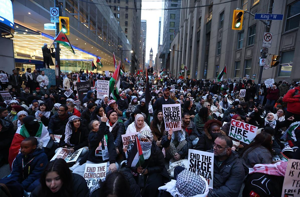 难民营再遭空袭70多人死伤！加拿大20多城市大游行！犹太人竟这样表态（组图） - 3