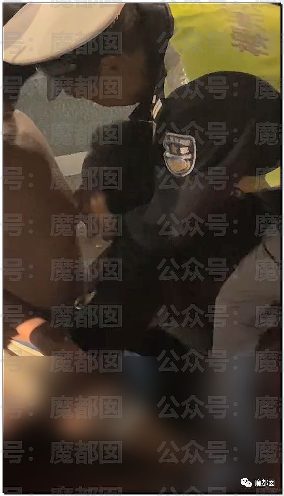 震惊！丰满美女交通纠纷脱光赤裸搏斗+女嘴撕下对方男背皮肉（组图） - 67