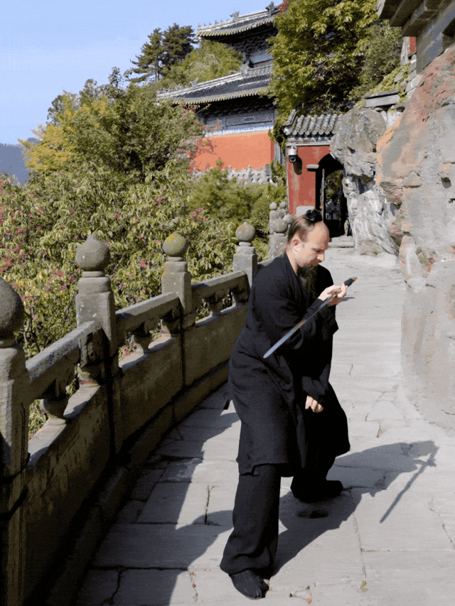 武当山的90后美国道长，细心伺候中国老婆坐月子，在网上教澳美等外国人学武术（组图） - 8