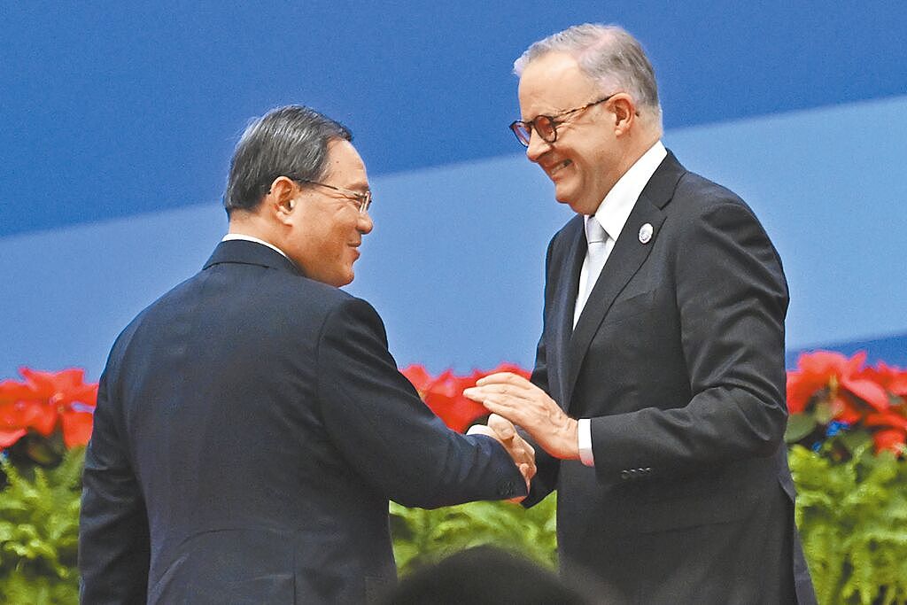 大陸國務院總理李強（左）澳洲總理艾班尼斯（右）。圖／美聯社