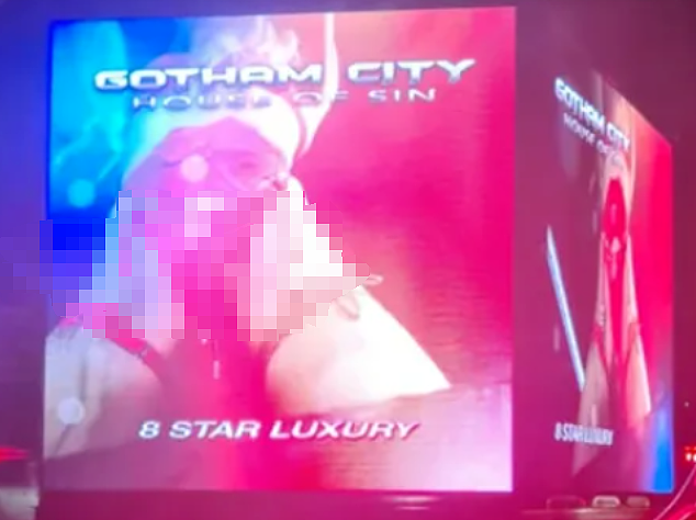 辣眼睛！澳洲妓院巨幅色情广告招摇过市，妓院内部大揭秘，珀斯街头也曾出现大尺度广告，被人投诉（组图） - 1