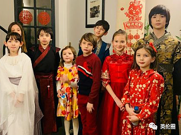中国姑娘嫁入欧洲王室多年，首次回国探亲！网友： 优秀自律，她自己就是公主（组图） - 31