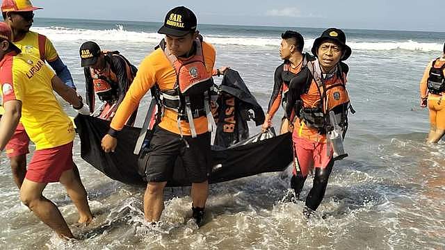 中国知名网红巴厘岛溺亡，危险区游泳被卷走！尸体隔日浮上海面（组图） - 9