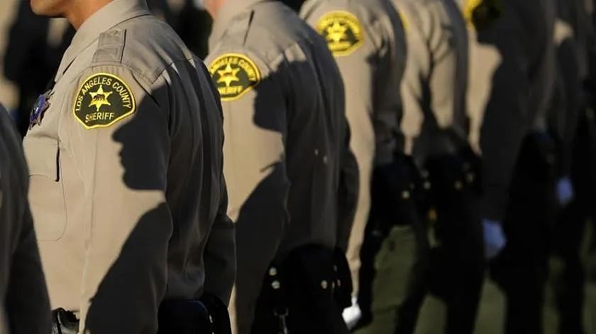 诡异！洛杉矶警察局4名警员，在24小时内相继自杀（组图） - 1