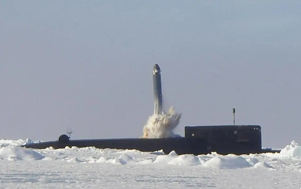 一舰可灭一国？ 俄新型战略核潜舰水下试射成功（组图） - 1