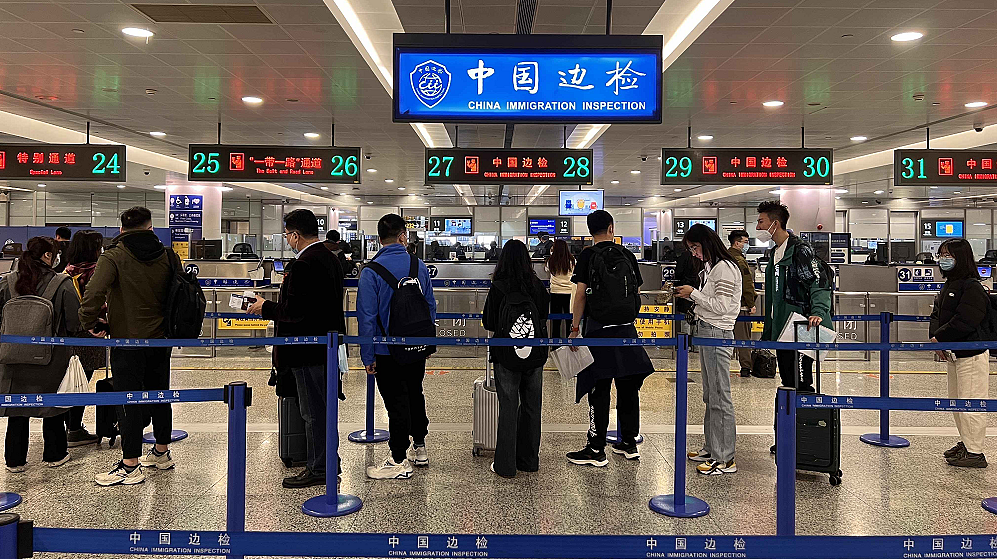 华人一家五口回国探亲，返程时却被海关拦下无法出境！竟是因为这个…（组图） - 5