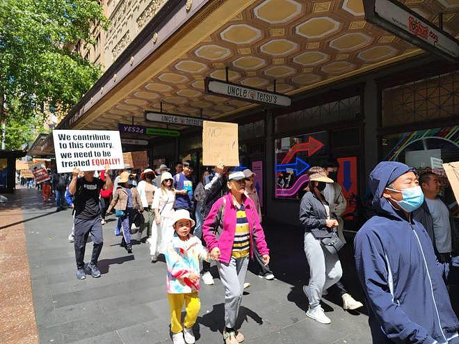 今天，上百名华人走上街头！他们喊话NZ政府：“移民申请应更透明、公平”（组图） - 9