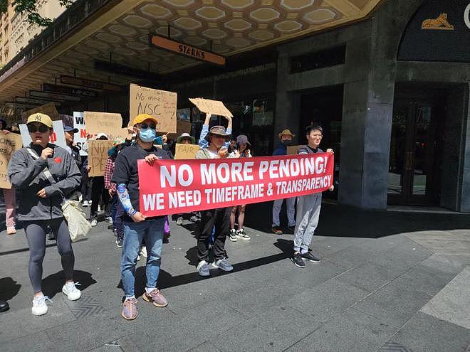 今天，上百名华人走上街头！他们喊话NZ政府：“移民申请应更透明、公平”（组图） - 10