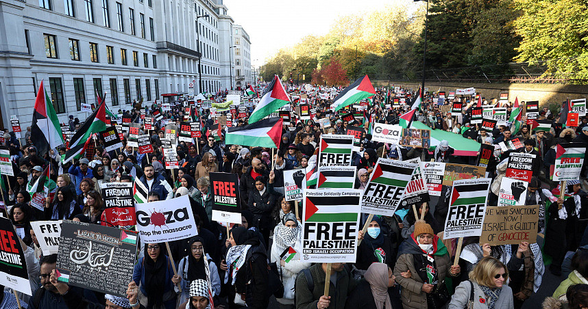 伦敦30万民众走上街头力挺巴勒斯坦，近百人遭警方逮捕（图） - 1