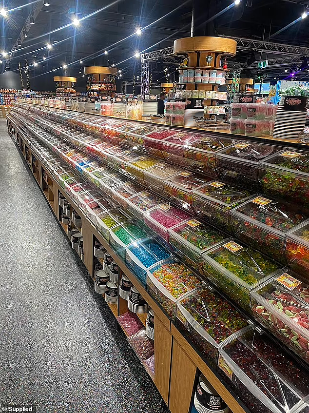 重磅！全澳史上最大糖果店已开业！超3万种糖果爽吃不完！还有巨大人形抓糖果机等你来玩（组图） - 2