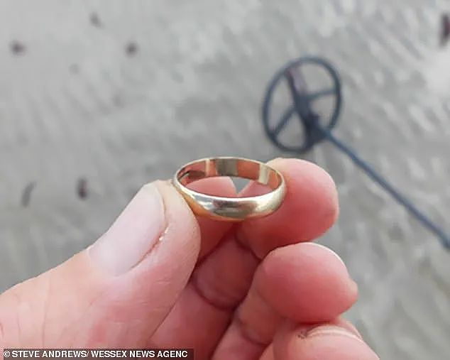 男子捡到一枚几十年前的戒指，竟上网找到了失主！但故事走向出乎所有人意料...（组图） - 4