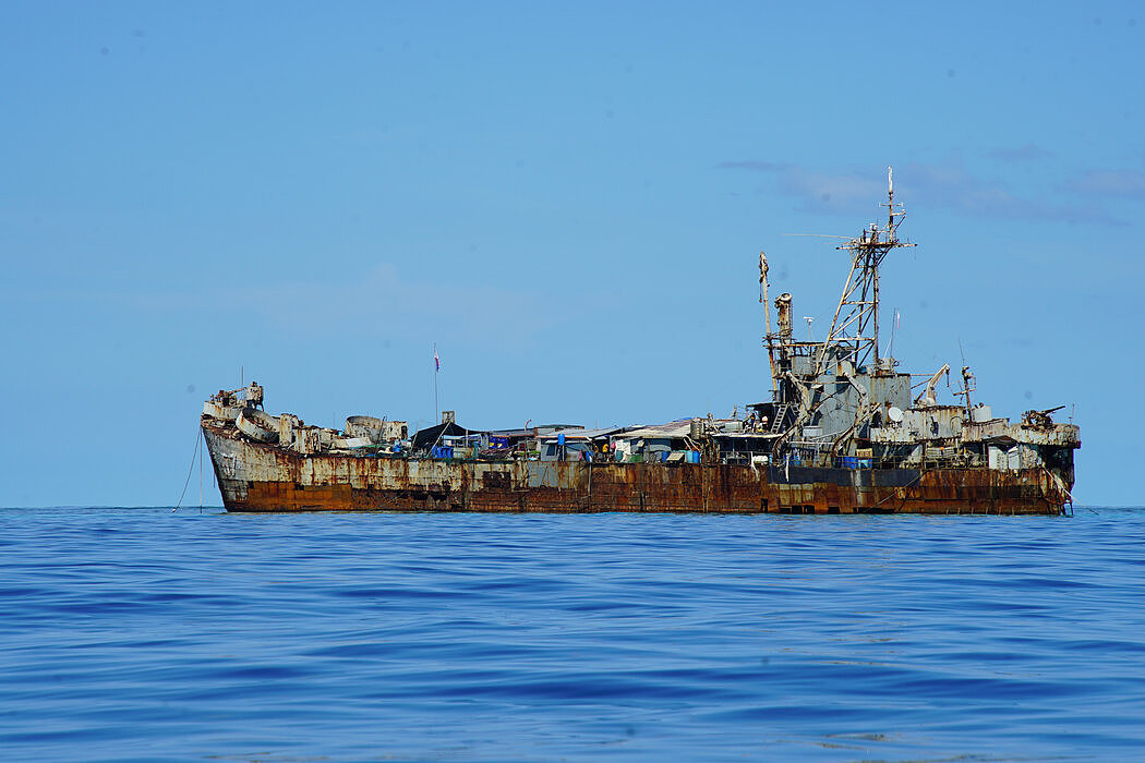 纽时：一艘搁浅在仁爱礁的菲律宾废弃军舰为何会惹怒中国（组图） - 2