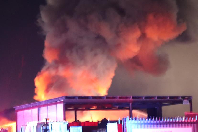 珀斯回收厂发生火灾，有毒浓雾四散，当局警告：居民待在室内（组图） - 3