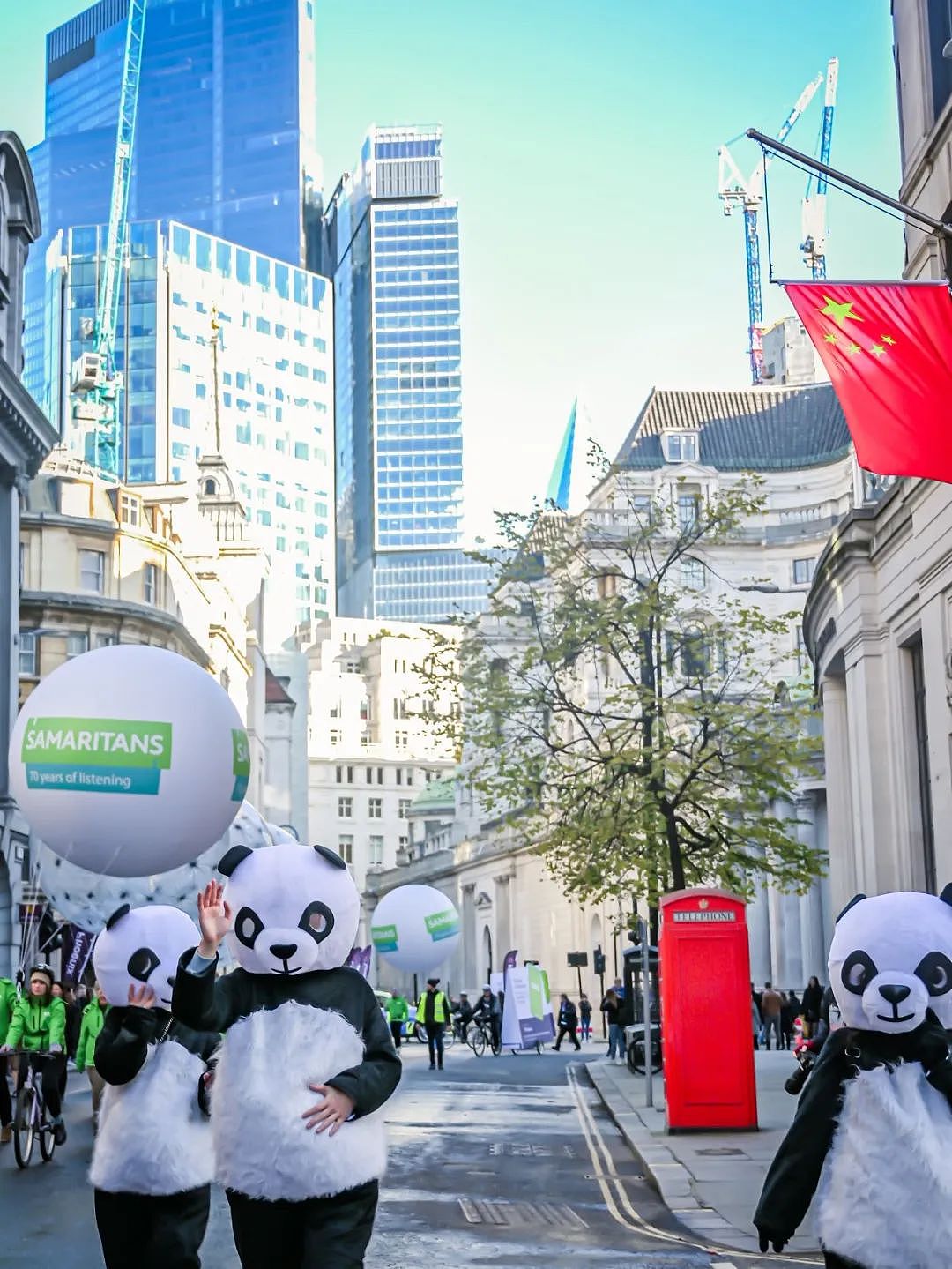 中国熊猫“杀“疯了！ 伦敦市长花车游行，万人齐聚尖叫，BBC：可爱，多点特写给熊猫（组图） - 21
