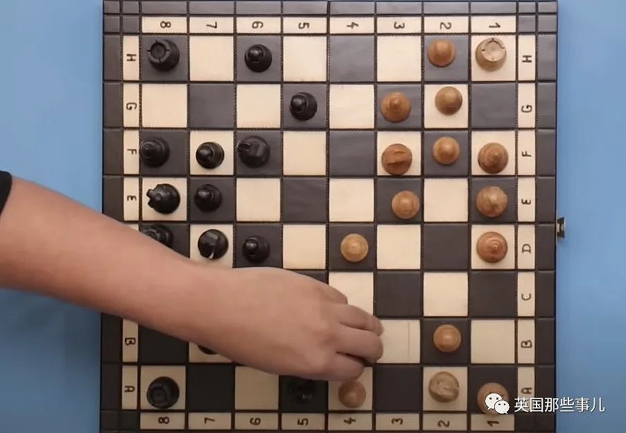 用“振动玩具”真能作弊战胜国际象棋大师？两个小哥决定亲自尝试一下…（组图） - 18