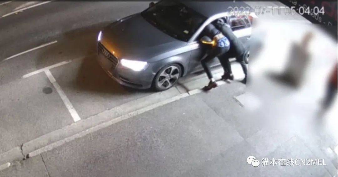 墨尔本街头两男子随机武装抢劫，驾驶员不从抵抗结果遭砍伤（视频/组图） - 2