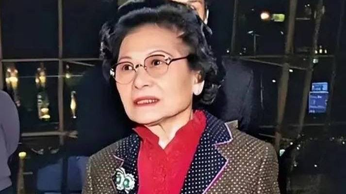 邝肖卿94岁高龄成中国女首富，曾分300亿给儿媳、力抗小三入家门（组图） - 1