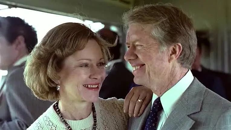 美国前总统卡特夫人去世，享年96岁！结婚77年，爱情故事如童话！出身平民，缺备受尊敬（组图） - 4