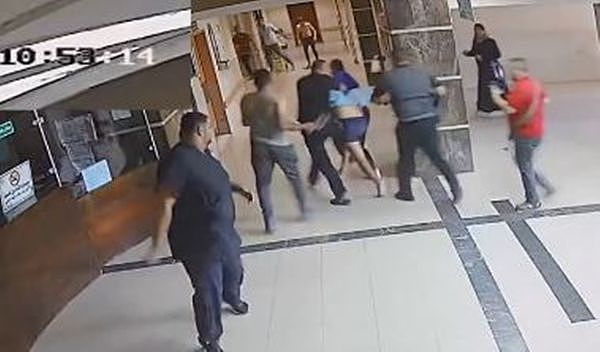 哈马斯强押人质进加萨医院影片曝光！以军：19岁女兵在里面被处决（视频/组图） - 1