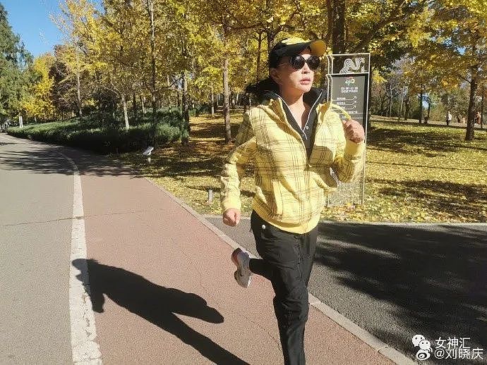 【爆笑】71岁刘晓庆跑步照流出后…网友夺笋：她的骨头也不会变老吗？（组图） - 2