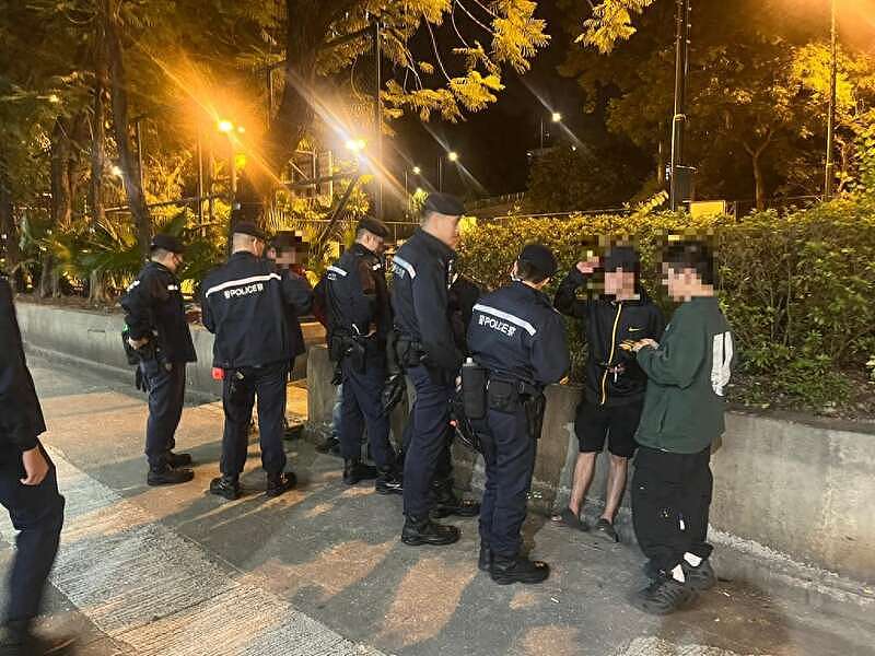 港警出动近2000人一连3天全港大扫黑，拘捕98人（图） - 1